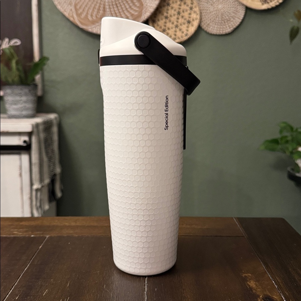 Owala 30 oz. FreeSip Sway Golf Travel Tumbler! New! Limited Edition! - Picture 2 of 8